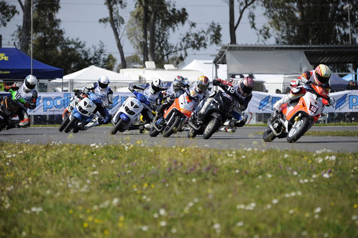 Stefano Scribano (16) ha riproposto la propria superiorità nella Scooter 100 Big Evolution Open vincendo gara-1, anche se in Gara-2 ha chiuso in seconda posizione dietro allo scatenato Adriano Sisti (31). Terzo gradino del podio di giornata per Nico Morelli (19), secondo e quarto.