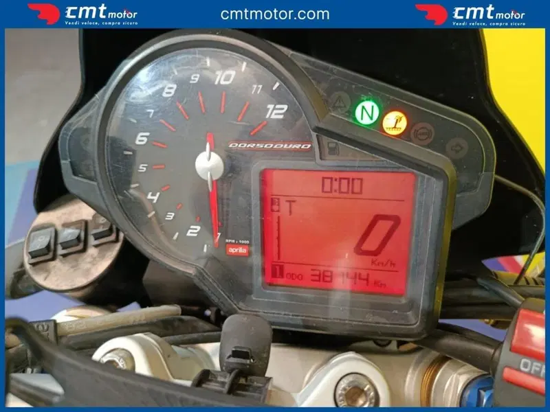 Aprilia Dorsoduro 750 (2009 - 14) (5)