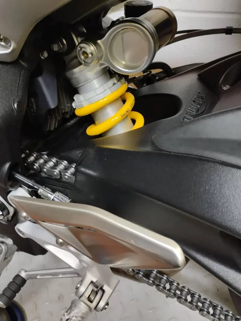 Triumph Street Triple RS (2017 - 19) (5)
