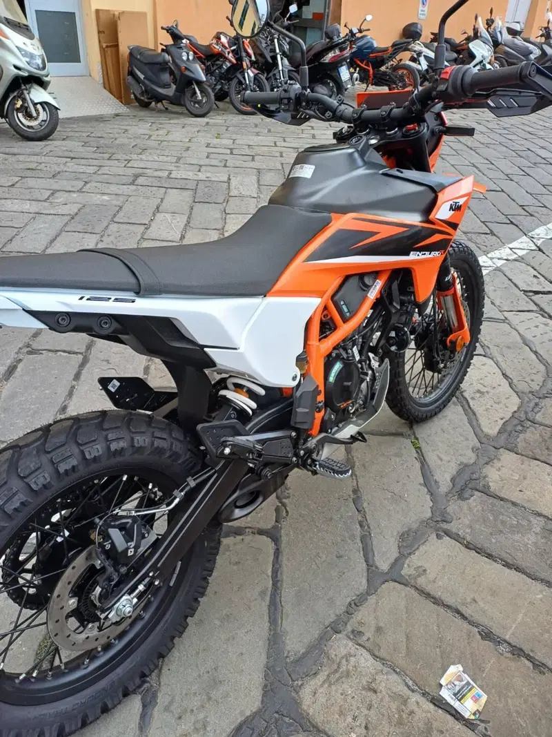 KTM 125 Enduro R (2025 - 26) (3)