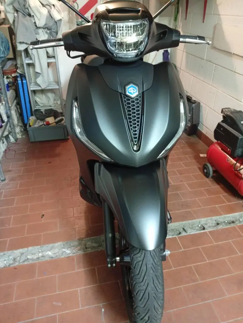 Piaggio Beverly 300 S ABS-ASR (2021 - 25) (2)