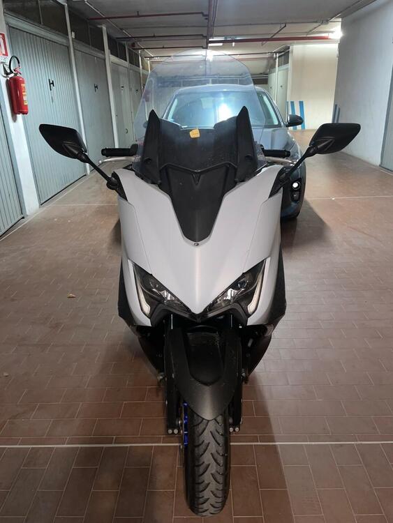 Yamaha T-Max 560 Tech Max (2021) (2)