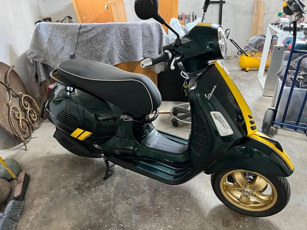 Vespa GTS 300 Super Racing Sixties Hpe (2021 - 22)