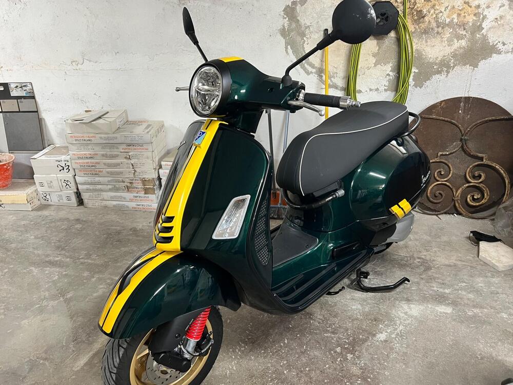 Vespa GTS 300 Super Racing Sixties Hpe (2021 - 22) (3)