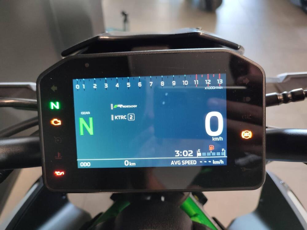 Kawasaki Z 900 (2025 - 26) (5)