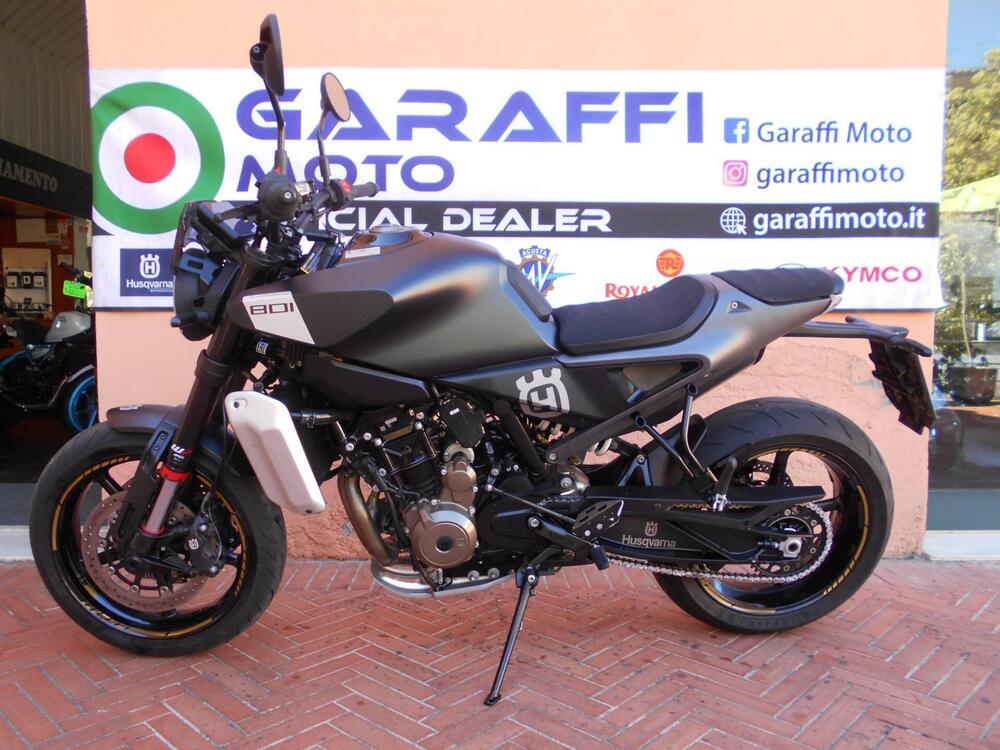 Husqvarna Svartpilen 801 (2024 - 25) (2)