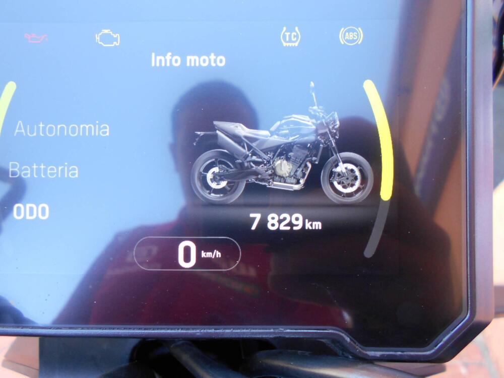 Husqvarna Svartpilen 801 (2024 - 25) (3)