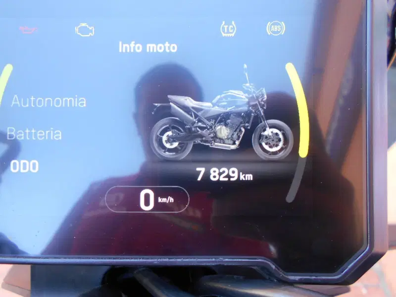 Husqvarna Svartpilen 801 (2024 - 26) (3)