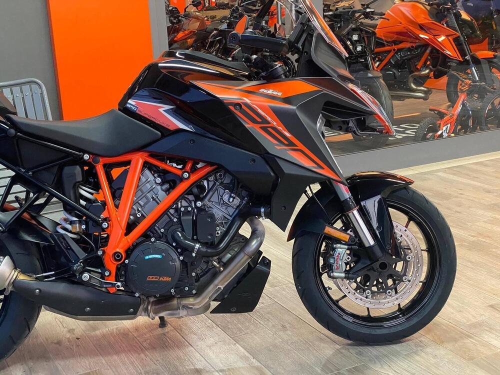 KTM 1290 Super Duke GT (2021) (2)
