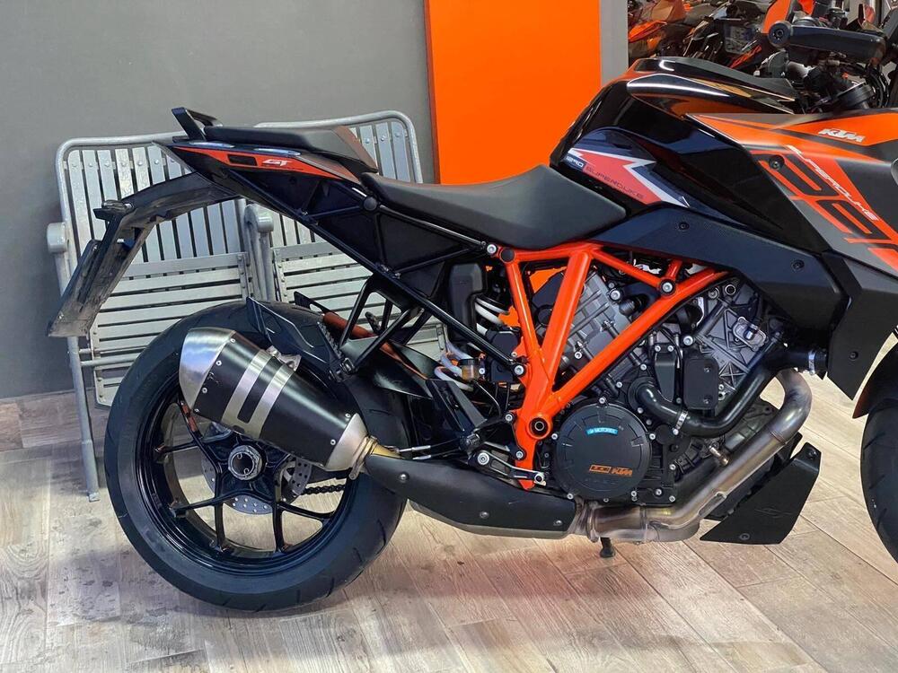 KTM 1290 Super Duke GT (2021) (3)