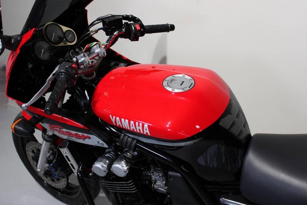 Yamaha FZS 600 Fazer (1998 - 01) (5)