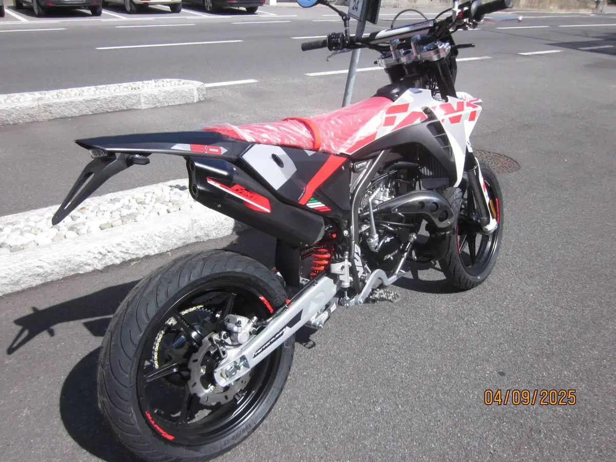 Fantic Motor Motard 50 Performance 2t (2020) (4)