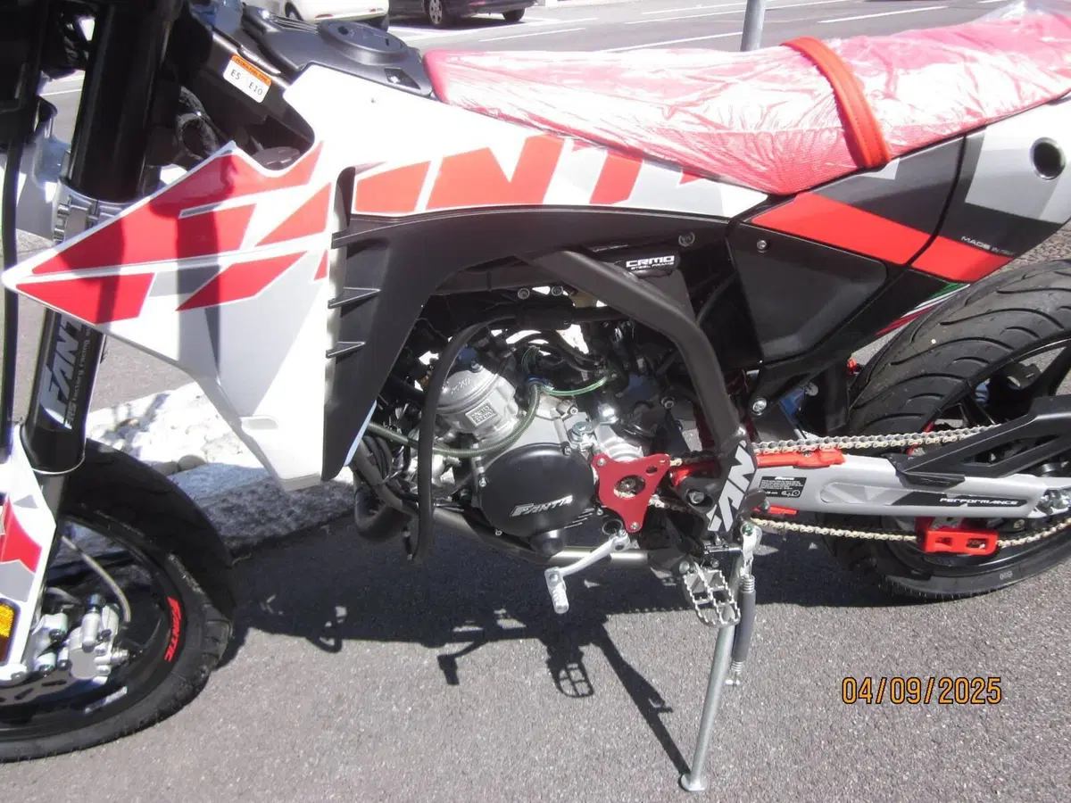 Fantic Motor Motard 50 Performance 2t (2020) (7)