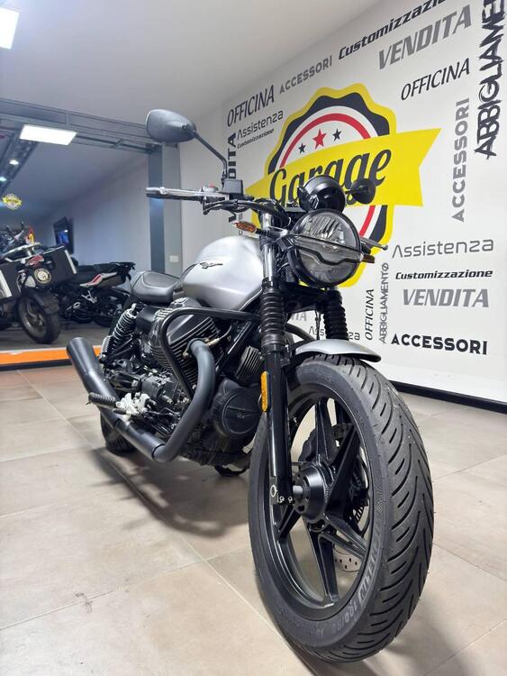 Moto Guzzi V7 Stone (2021 - 24) (2)