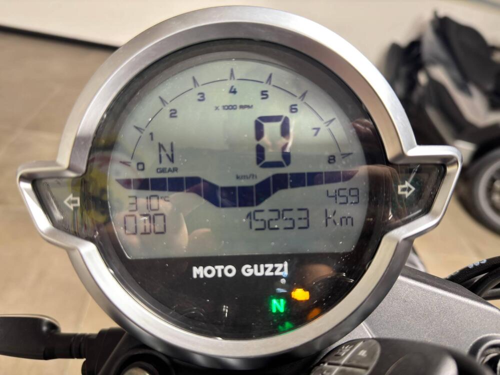 Moto Guzzi V7 Stone (2021 - 24) (5)