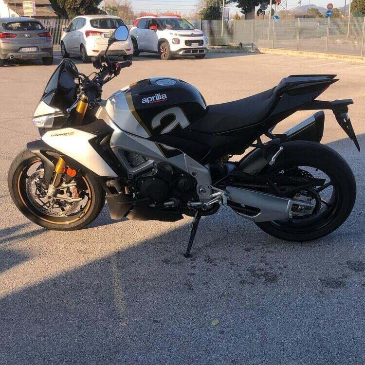 Aprilia Tuono V4 Factory (2021 - 24) (4)