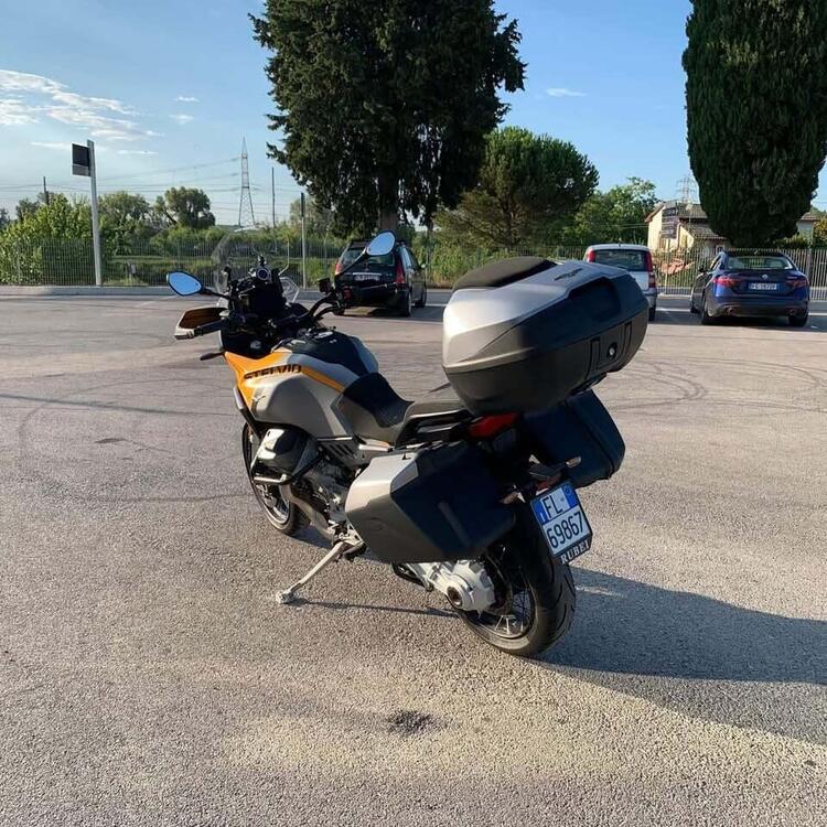 Moto Guzzi Stelvio (2024 - 25) (4)