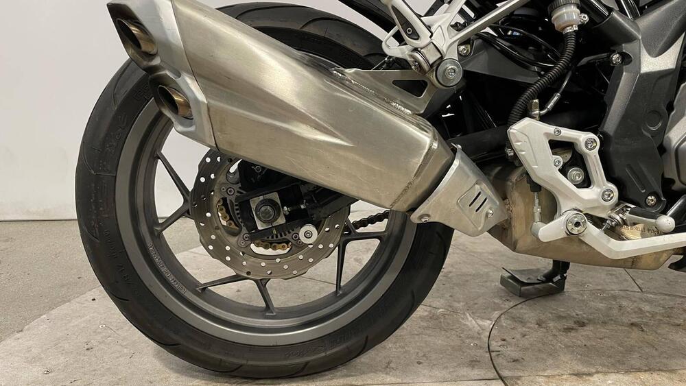 Benelli BN 302 R (2017 - 20) (3)