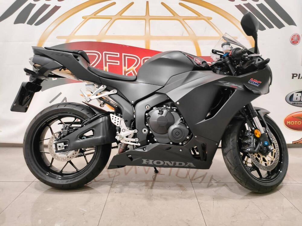 Honda CBR 600 RR (2024 - 25) (2)