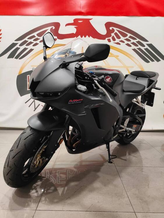 Honda CBR 600 RR (2024 - 25) (3)