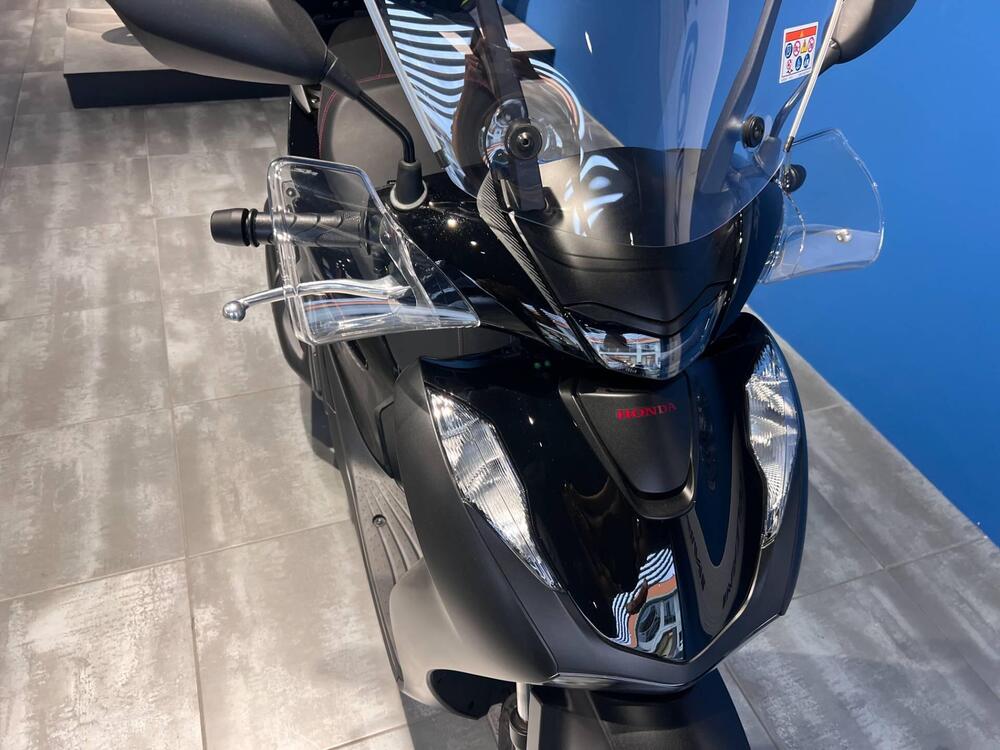 Honda SH 150i Sport (2024 - 25) (4)