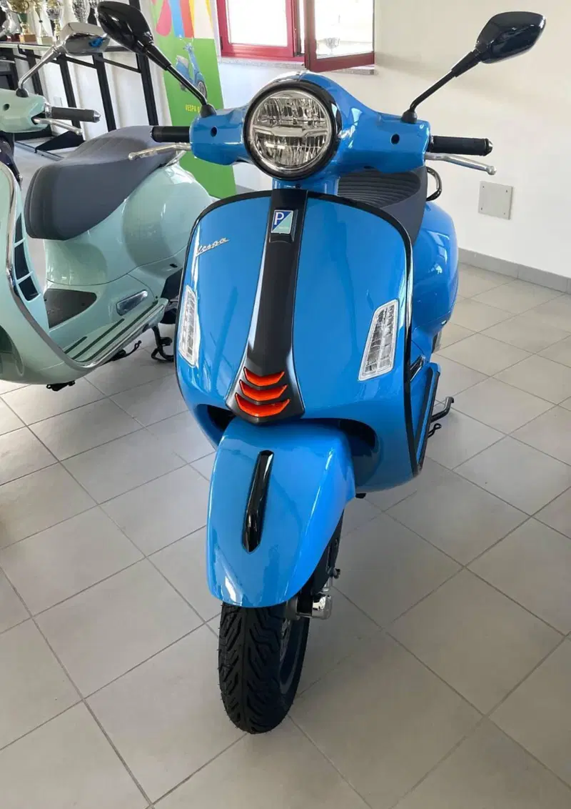 Vespa GTS 125 Supersport (2025 - 26) (2)