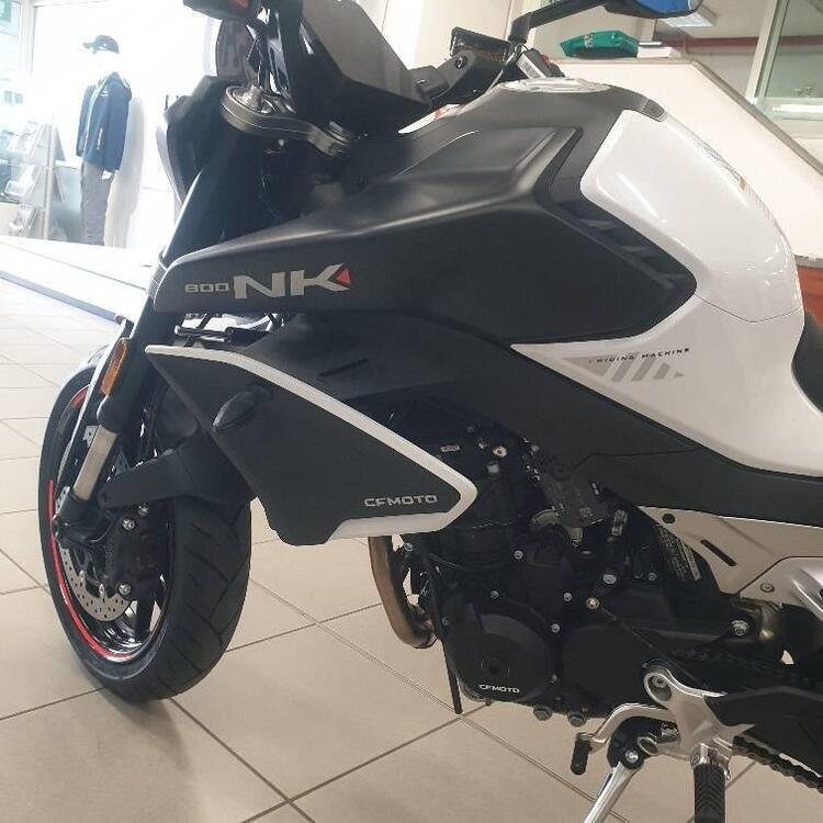 CFMOTO 800NK Advanced (2023 - 25) (4)