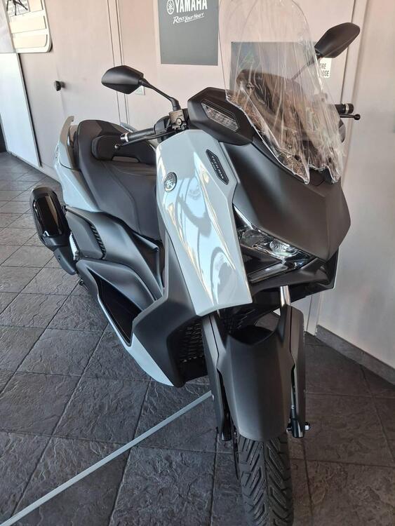 Yamaha X-Max 300 Tech Max (2025) (2)