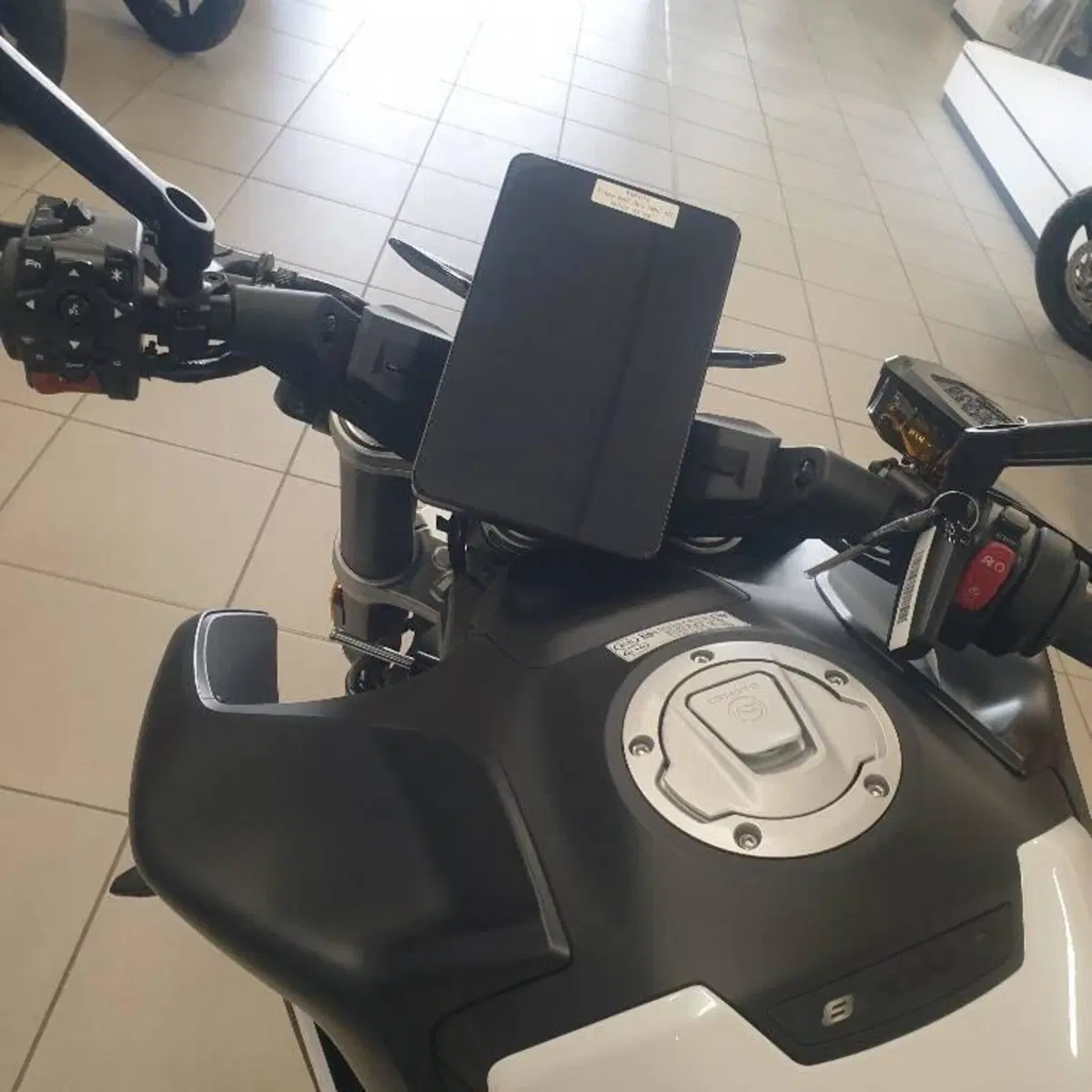 CFMOTO 800NK Advanced (2023 - 26) (3)