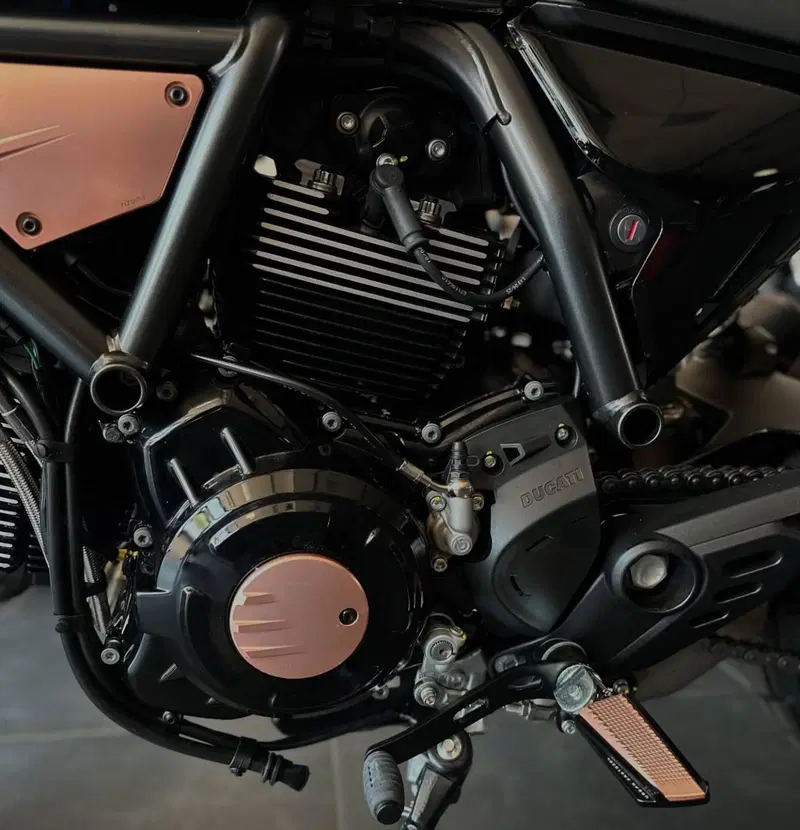Ducati Scrambler 800 10° Anniversario Rizoma Edition (2025 - 26) (8)