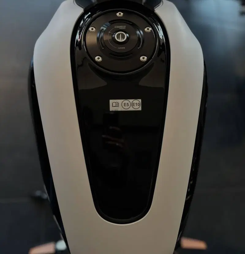 Ducati Scrambler 800 10° Anniversario Rizoma Edition (2025 - 26) (10)