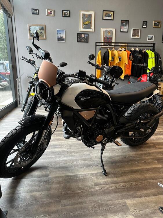 Ducati Scrambler 800 10° Anniversario Rizoma Edition (2025) (4)