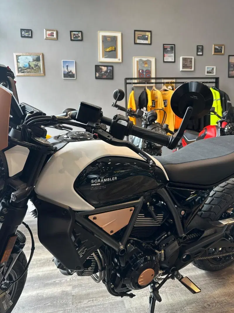 Ducati Scrambler 800 10° Anniversario Rizoma Edition (2025 - 26) (5)