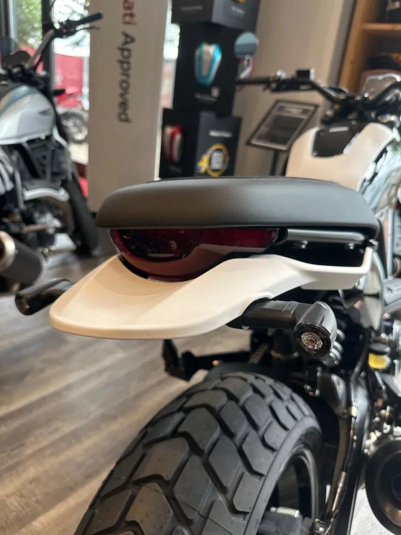 Ducati Scrambler 800 10° Anniversario Rizoma Edition (2025 - 26) (12)