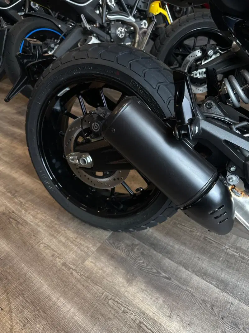 Ducati Scrambler 800 10° Anniversario Rizoma Edition (2025 - 26) (15)