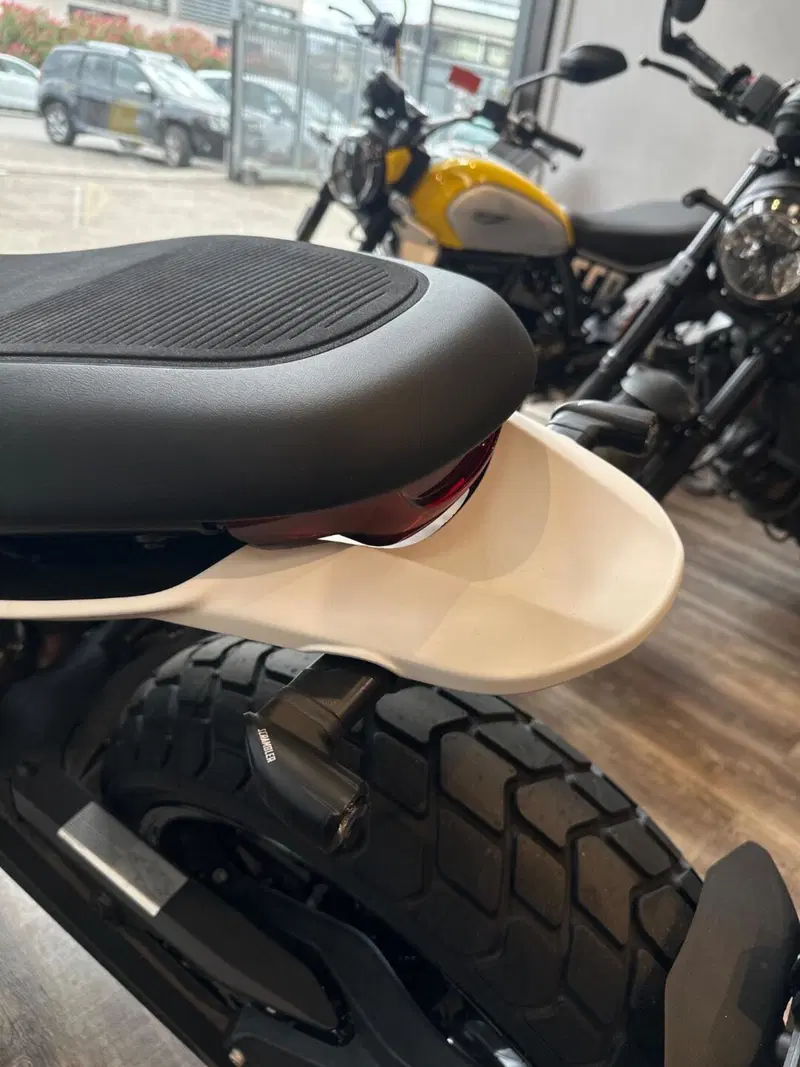Ducati Scrambler 800 10° Anniversario Rizoma Edition (2025 - 26) (16)