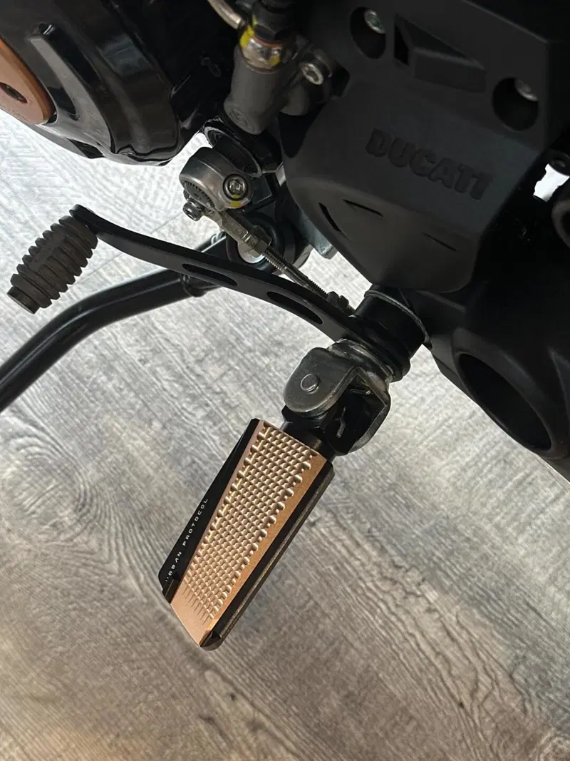 Ducati Scrambler 800 10° Anniversario Rizoma Edition (2025 - 26) (18)