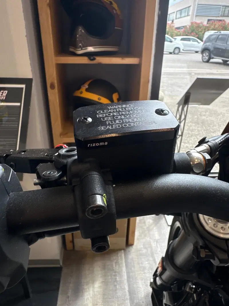 Ducati Scrambler 800 10° Anniversario Rizoma Edition (2025 - 26) (19)