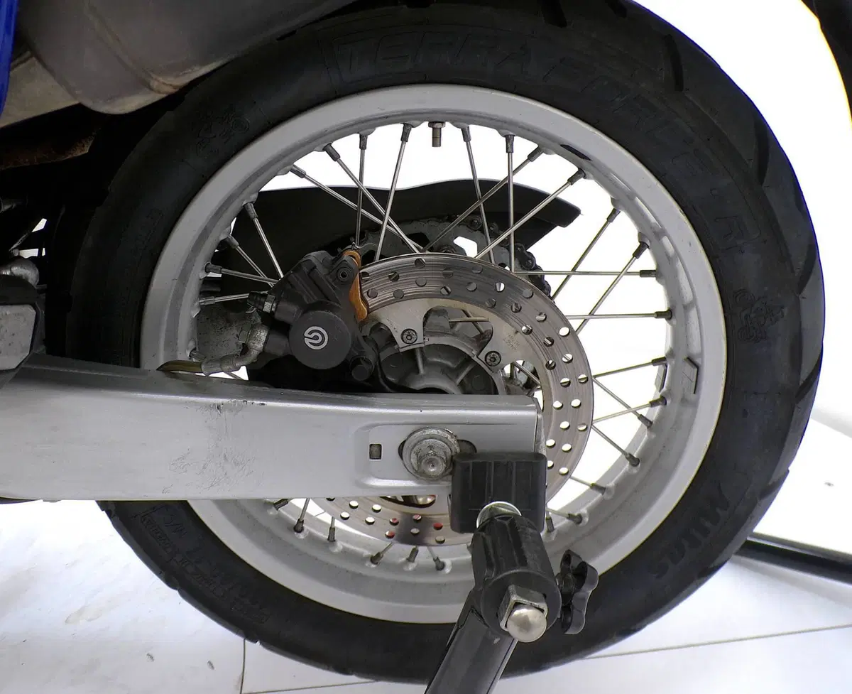 Aprilia Pegaso 650 IE (2001 - 02) (12)