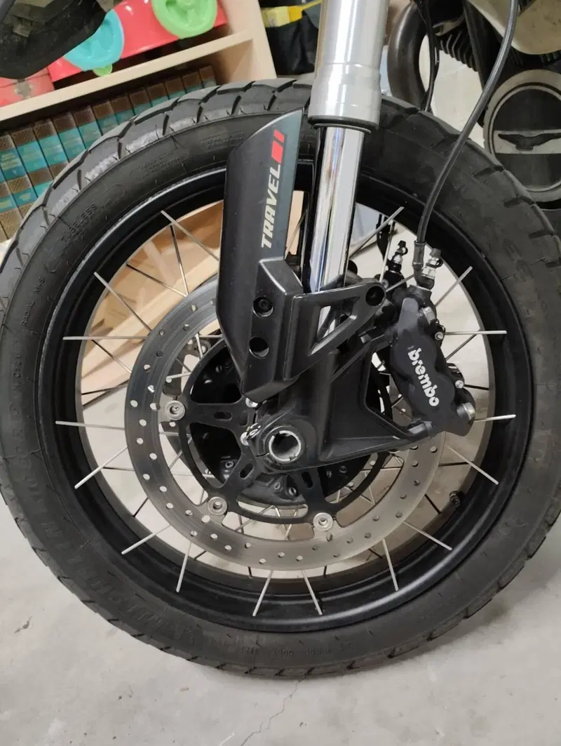 Moto Guzzi V85 TT Travel (2021 - 23) (7)
