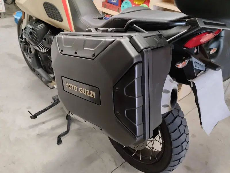 Moto Guzzi V85 TT Travel (2021 - 23) (12)