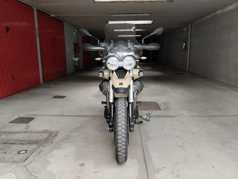 Moto Guzzi V85 TT Travel (2021 - 23) (3)