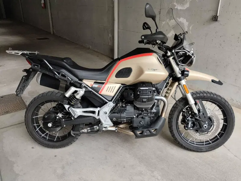 Moto Guzzi V85 TT Travel (2021 - 23) (2)