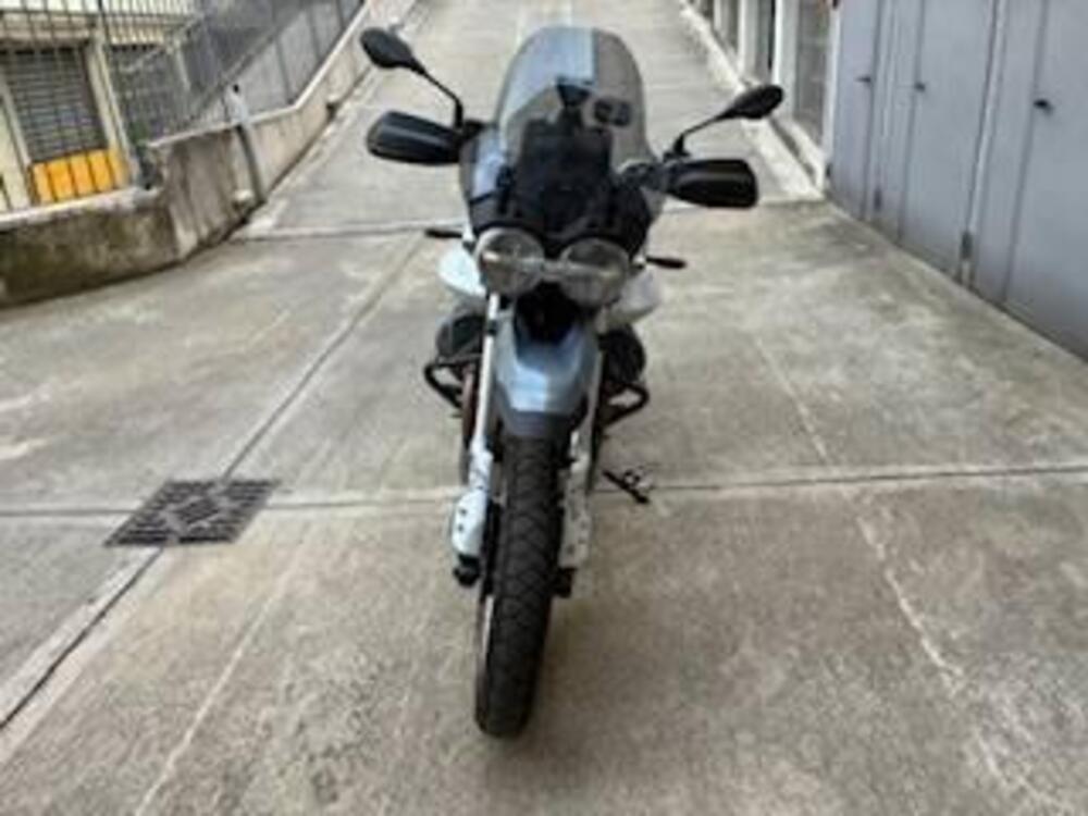 Moto Guzzi V85 TT (2024 - 25) (2)