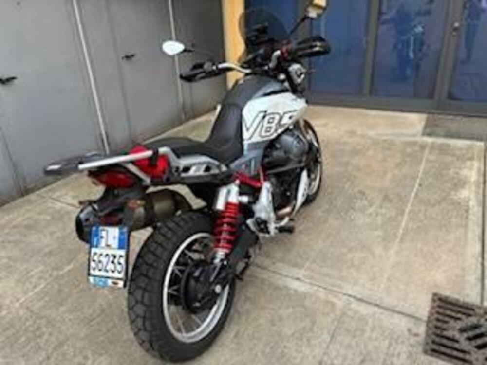 Moto Guzzi V85 TT (2024 - 25) (4)