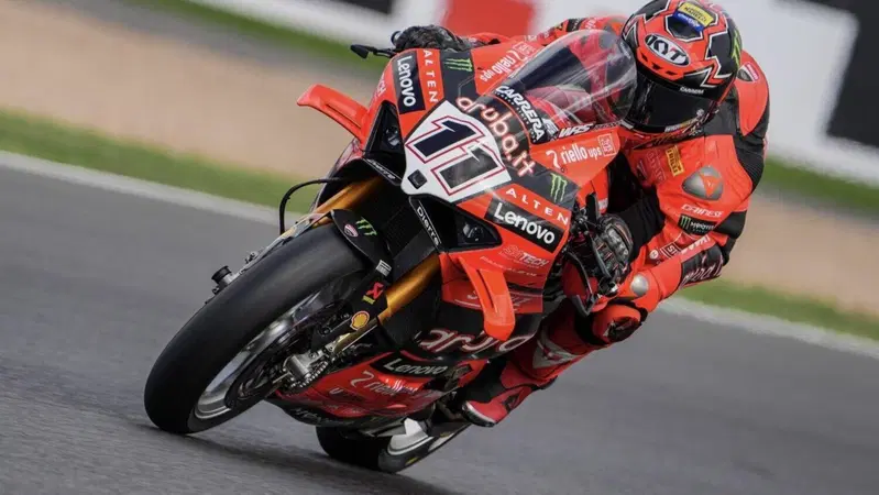 Nicol&ograve; Bulega &egrave; il pi&ugrave; veloce nelle libere di Magny-Cours