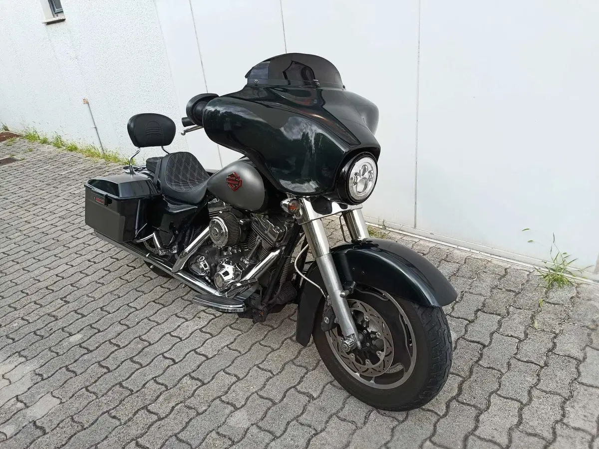 Harley-Davidson 1584 Street Glide (2008 - 10) - FLHX (2)