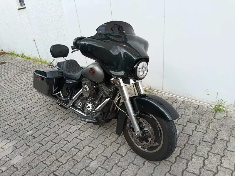Harley-Davidson 1584 Street Glide (2008 - 10) - FLHX (2)
