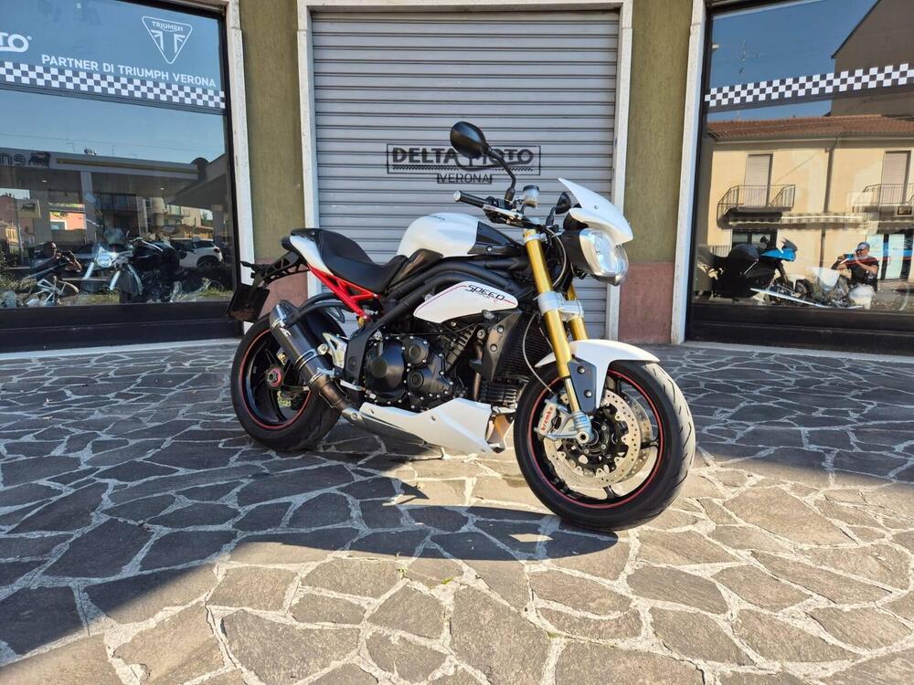 Triumph Speed Triple 1050 R ABS (2011 - 15) (2)