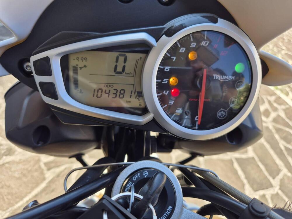 Triumph Speed Triple 1050 R ABS (2011 - 15) (4)